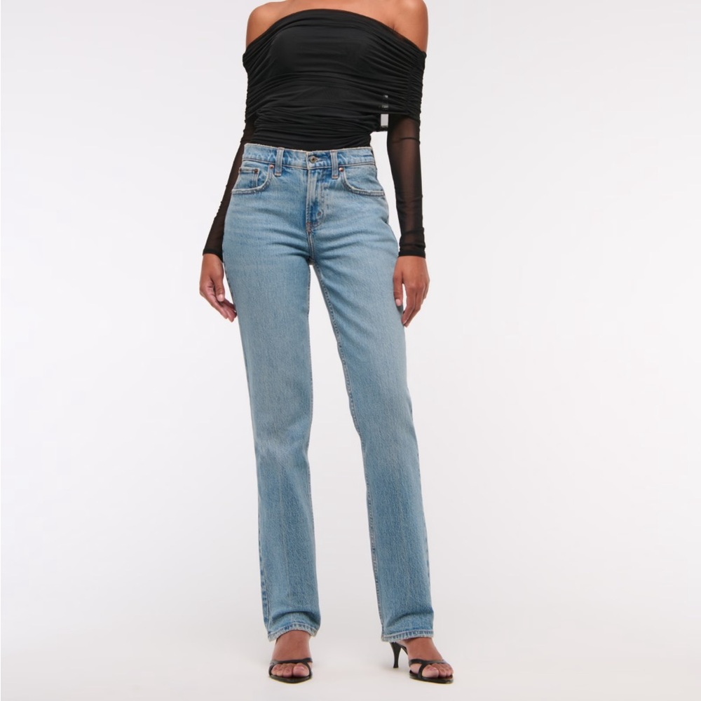 Abercrombie & Fitch Curve Love The Straight Midrise Jean